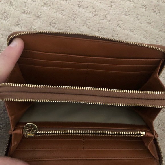 Tory Burch Double Zip Wallet Robinson Tan - Picture 7 of 9